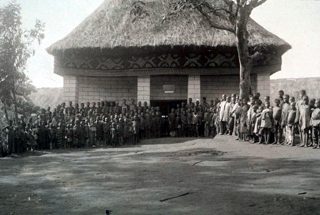 Le sultan Ibrahim Njoya (règne 1889-1933), 17ᵉ souverain, et l'invention de l'écriture bamoun