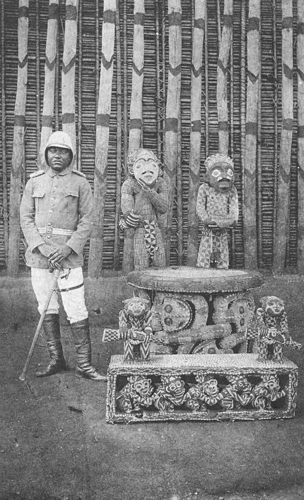 Njoya bâtisseur et inventeur : le palais de 1917 et la machine à moudre le maïs