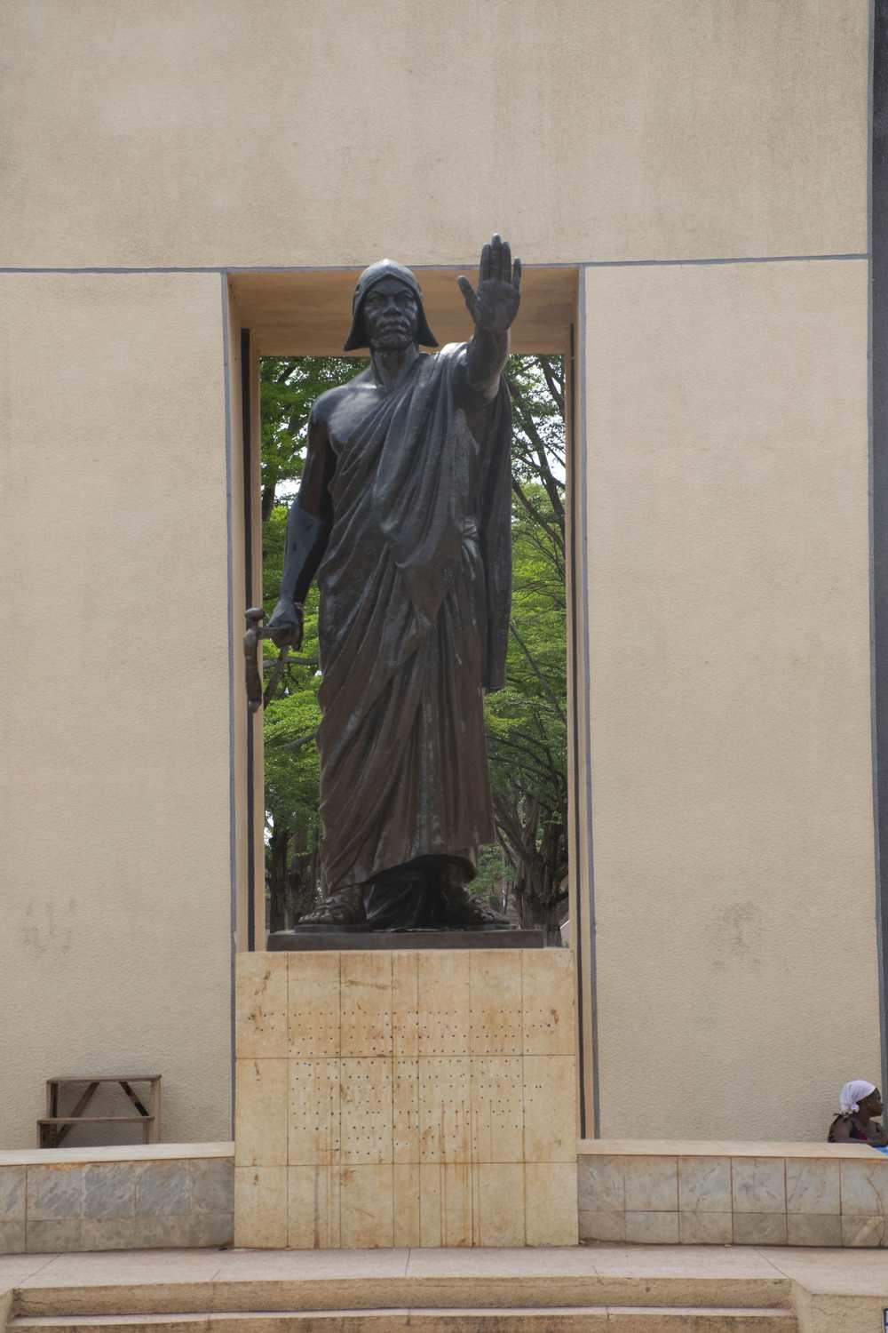 Place Goho et statue de Béhanzin