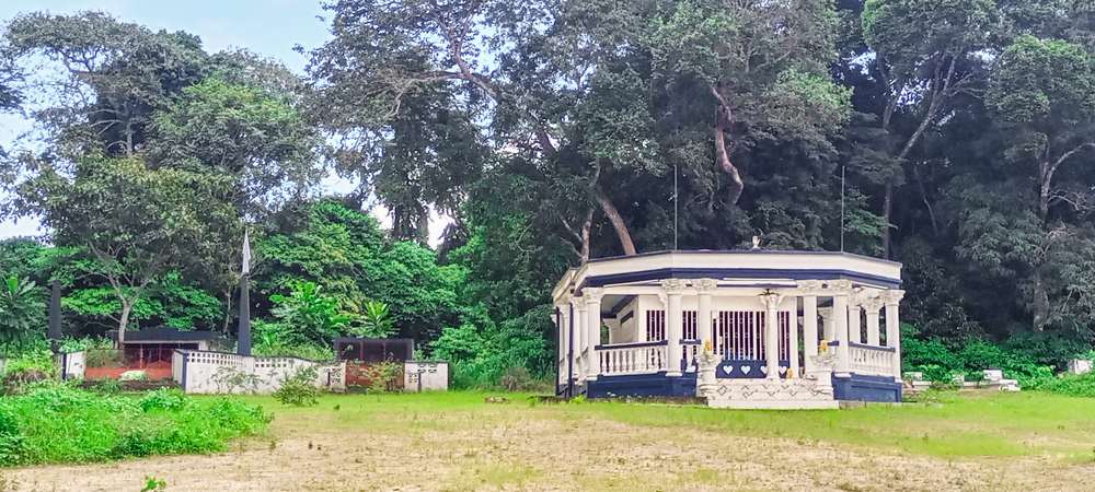 Cimetière royal et tombeaux des Mâ Loango