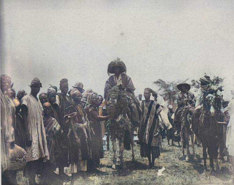 L’Alaafin d’Oyo, vers 1910 — cliché colorisé