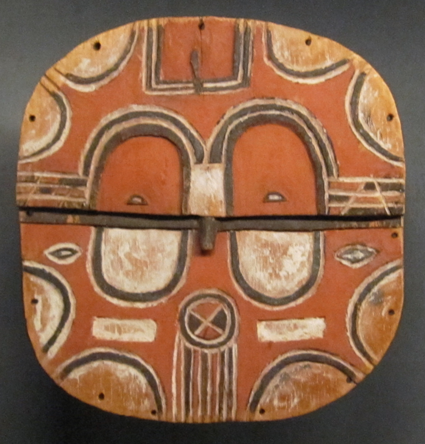 Masque kidoumou téké tsayi, musée de l’Homme, Paris